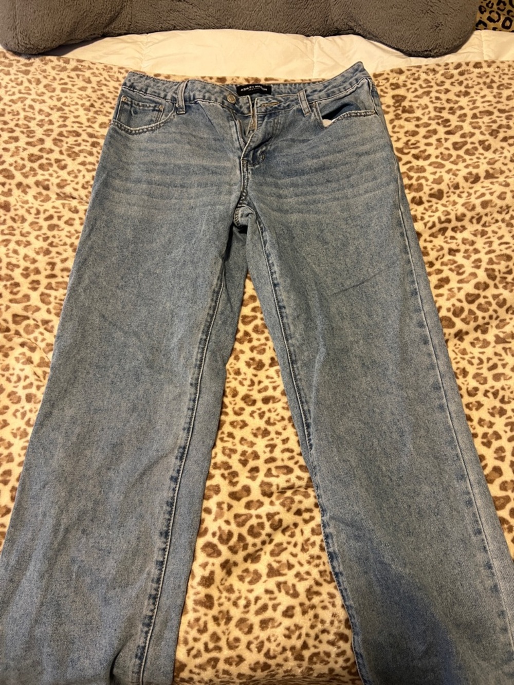 Women's Low-rise Light Blue Relaxed Fit Jeans